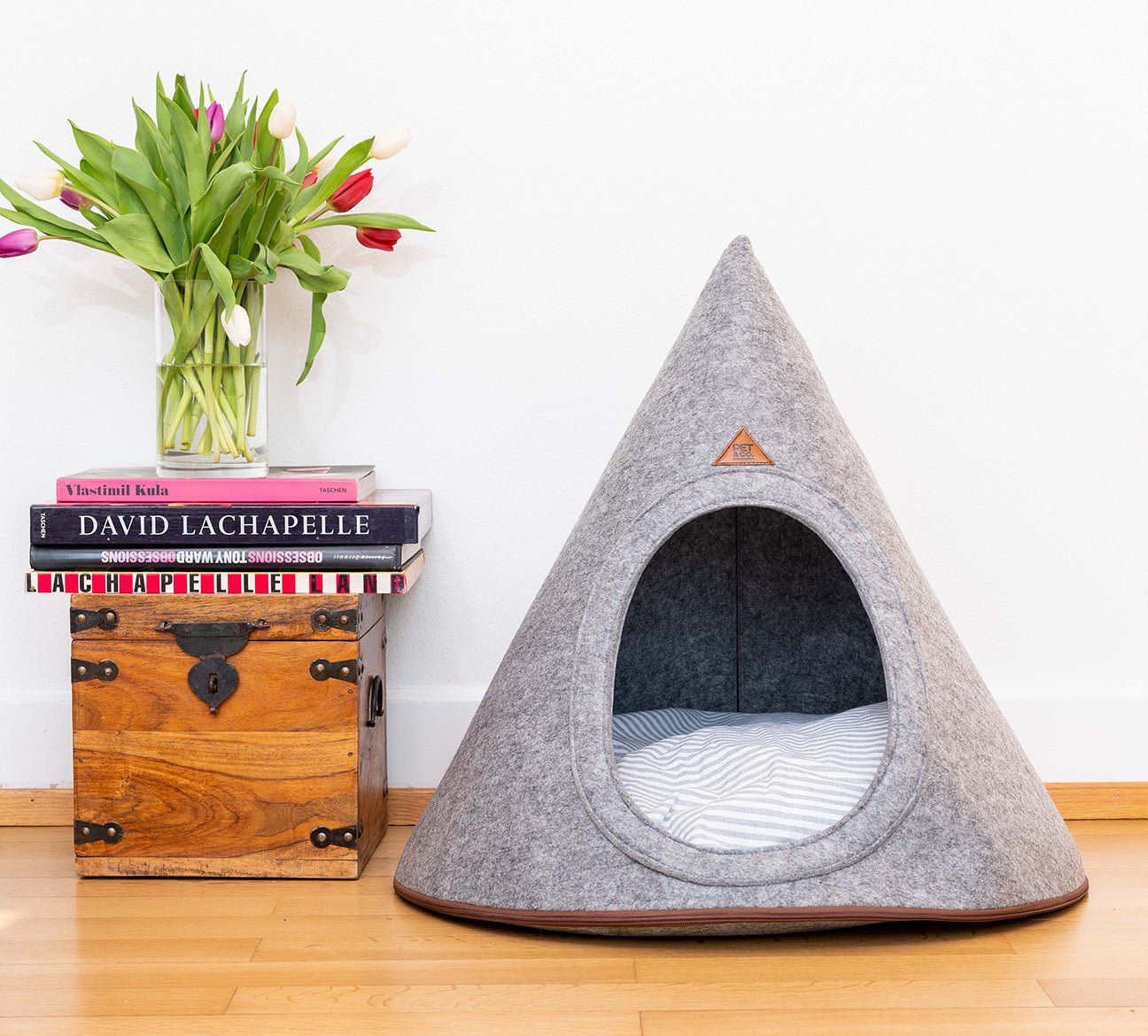 Your dog deserves comfort with style - discover our Felt Tipi Tent Tonto!