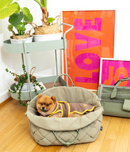 Laden Sie das Bild in den Galerie-Viewer, Rover Car Seat Bag - Olive
